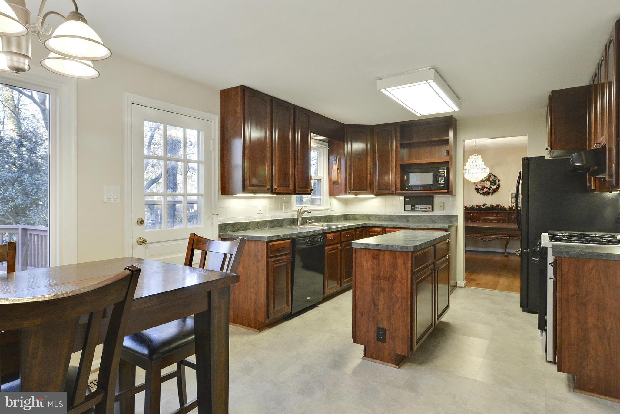 7802 Richfield Road Springfield, VA 22153 - Photo 7 of 30 Kitchen