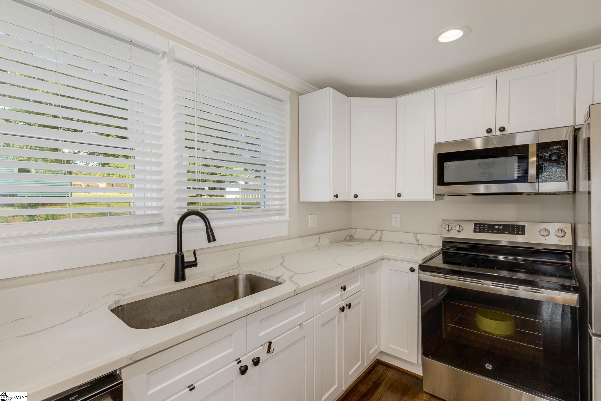 122 Parkins Mill Road Greenville, SC 29607 - Photo 14 of 43