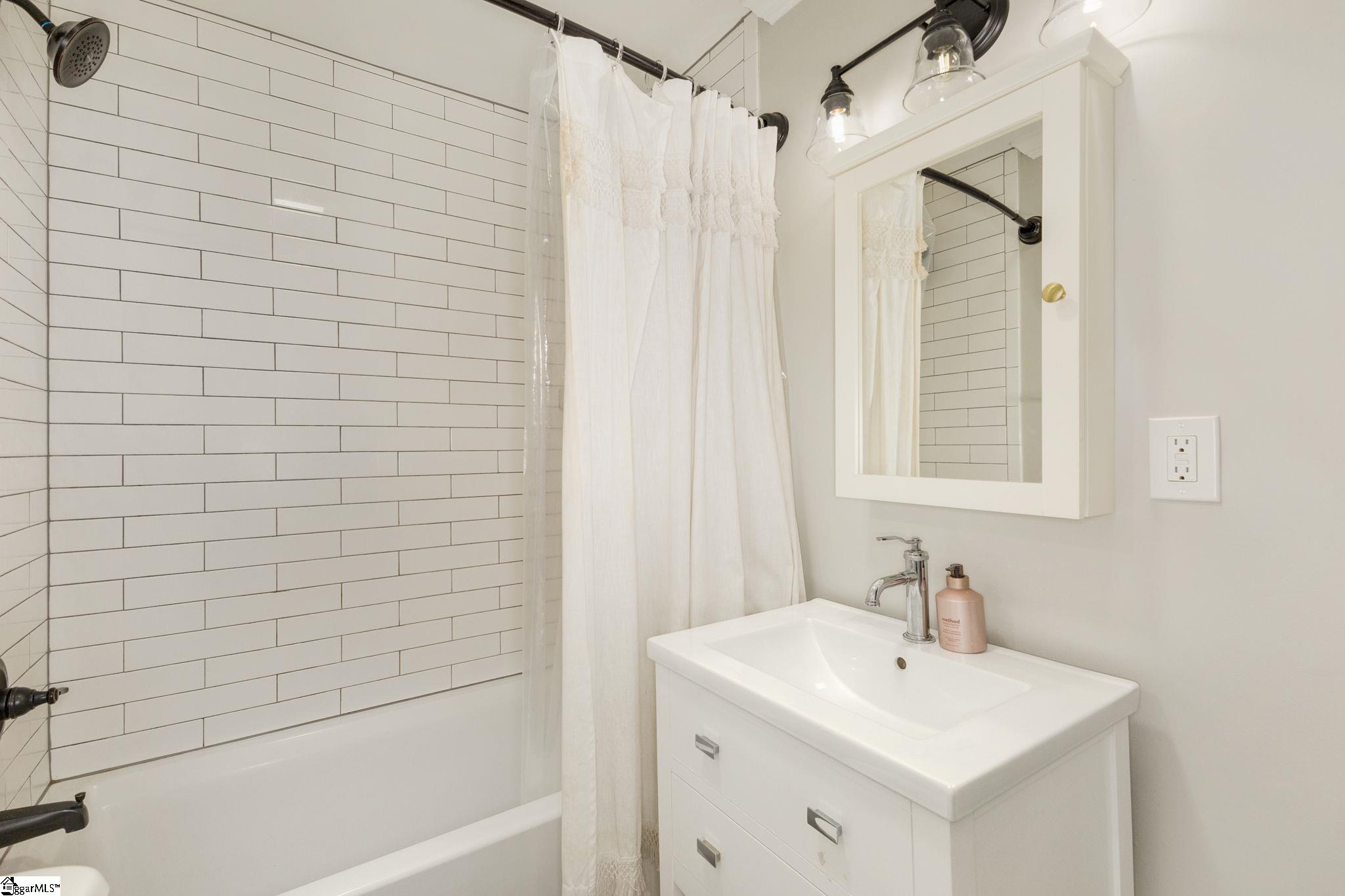 122 Parkins Mill Road Greenville, SC 29607 - Photo 16 of 43