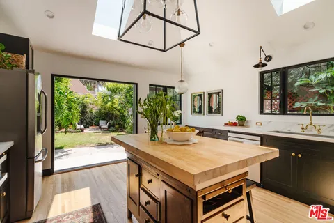 $1,799,000 | 1222 Reynolds Drive, Glendale, CA 91205