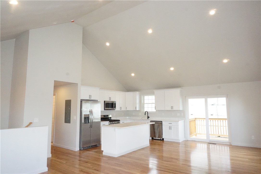 178 Highland Street Cranston, RI 02920 - Photo 6 of 34