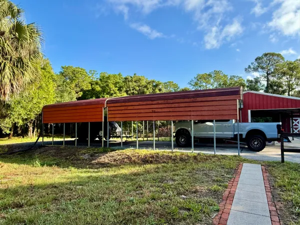 a view of a pathway with a yard