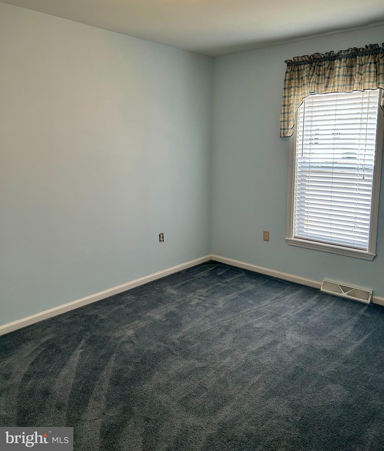 5 Reid Drive Nottingham, PA 19362 - Photo 11 of 23 an empty room with a window