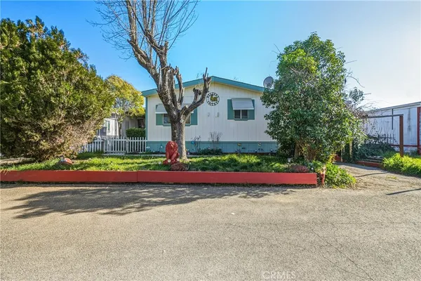 a front view of house with yard