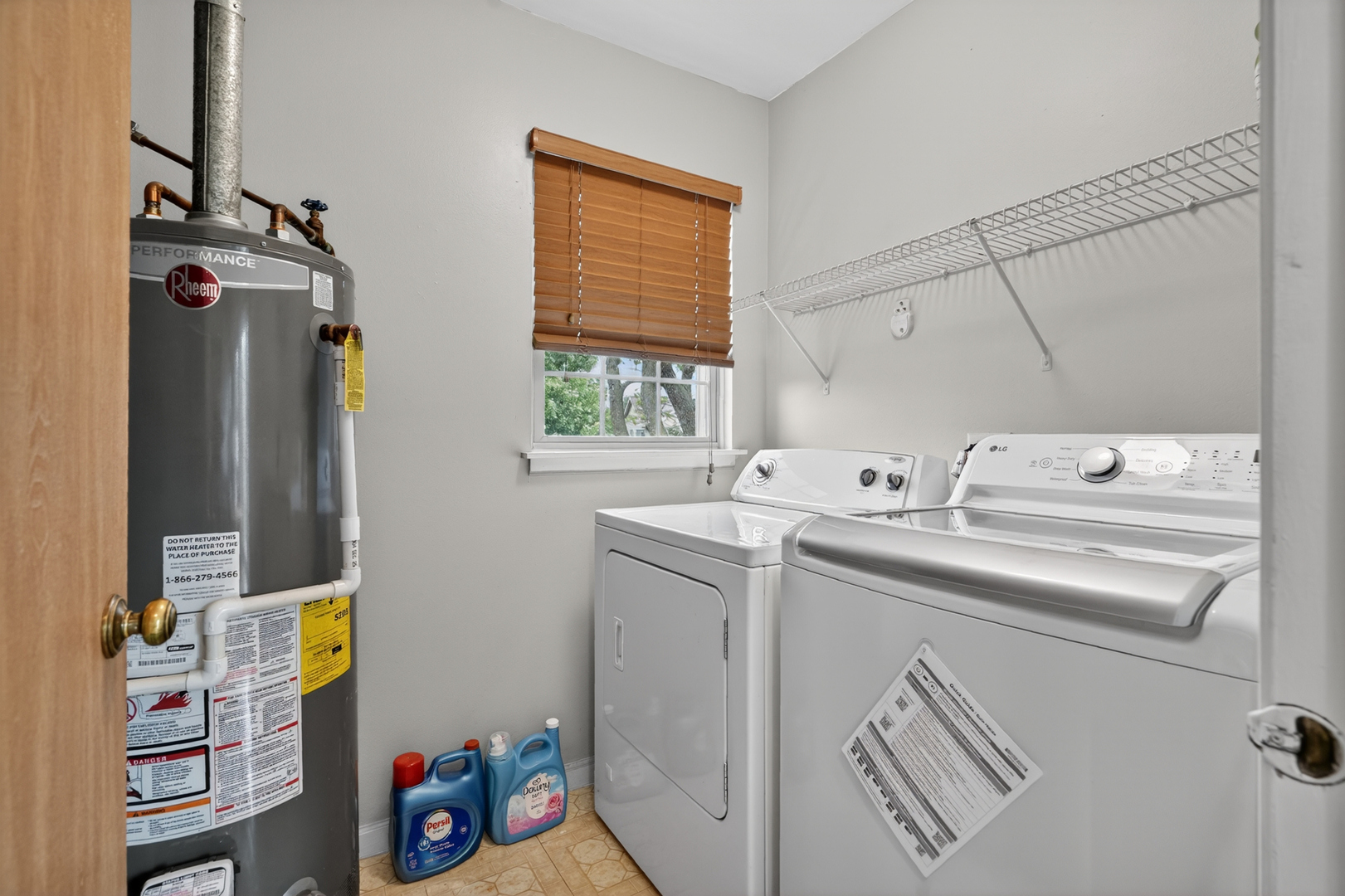 943 Ridgefield Lane, Unit 4 Wheeling, IL 60090 - Photo 22 of 38 a utility room with dryer and washer