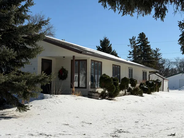 $189,900 | 910 2nd Street Northeast, Roseau, MN 56751