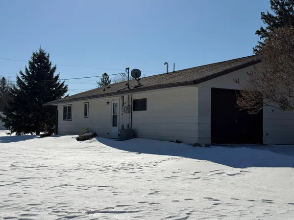 $189,900 | 910 2nd Street Northeast, Roseau, MN 56751