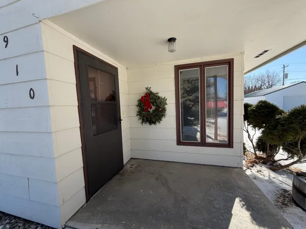 $189,900 | 910 2nd Street Northeast, Roseau, MN 56751