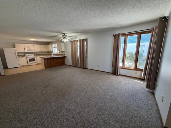 $189,900 | 910 2nd Street Northeast, Roseau, MN 56751