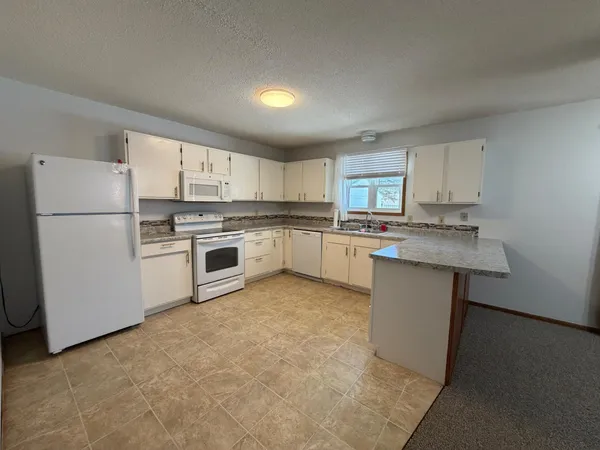 $189,900 | 910 2nd Street Northeast, Roseau, MN 56751