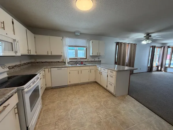 $189,900 | 910 2nd Street Northeast, Roseau, MN 56751