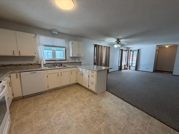 $189,900 | 910 2nd Street Northeast, Roseau, MN 56751