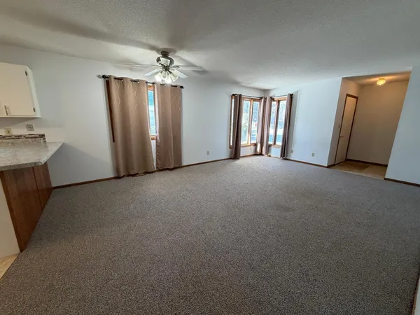 $189,900 | 910 2nd Street Northeast, Roseau, MN 56751