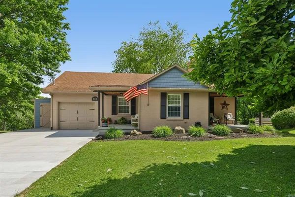 $375,000 | 405 Vineyard Drive, Gibsonia, PA 15044