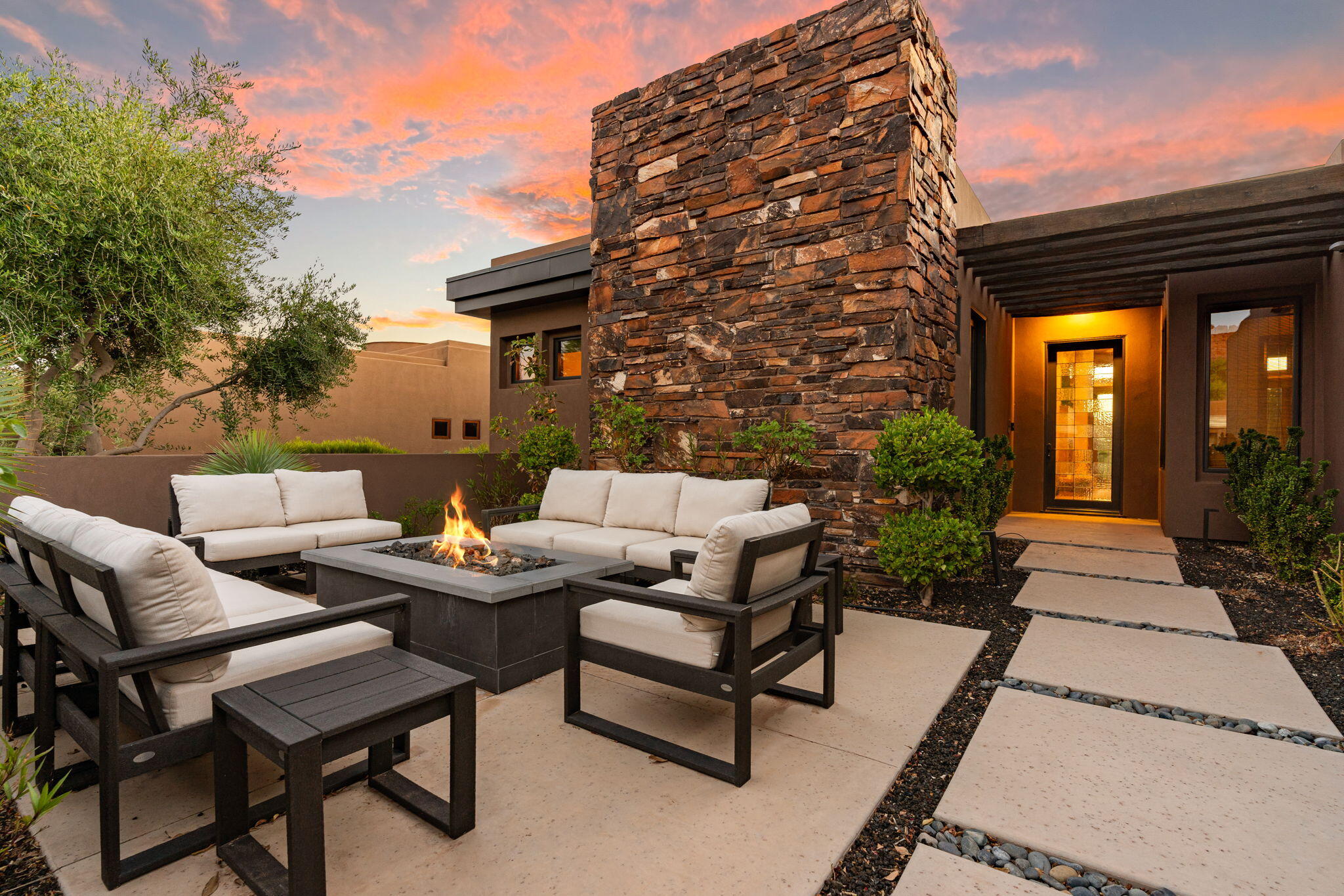 3052 Snow Canyon Parkway, Unit 98 St. George, UT 84770 - Photo 7 of 70 Front Courtyard