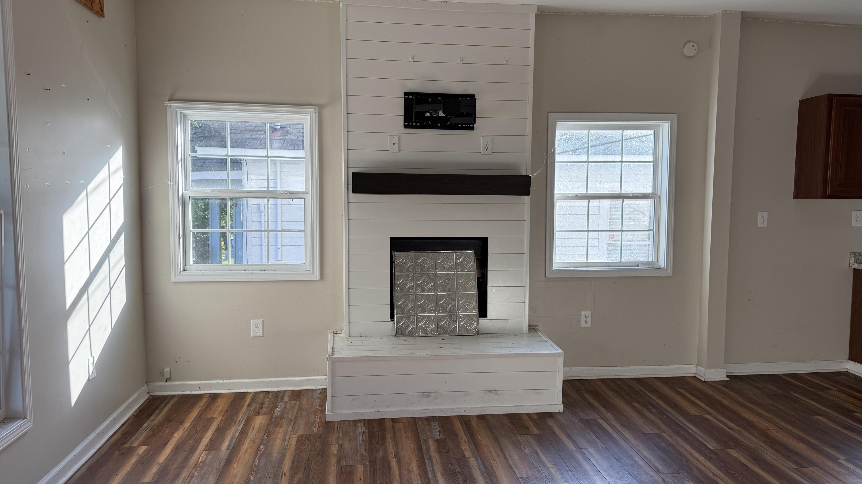 423 4th Street Ravenna, KY 40472 - Photo 5 of 12 IMG_6329