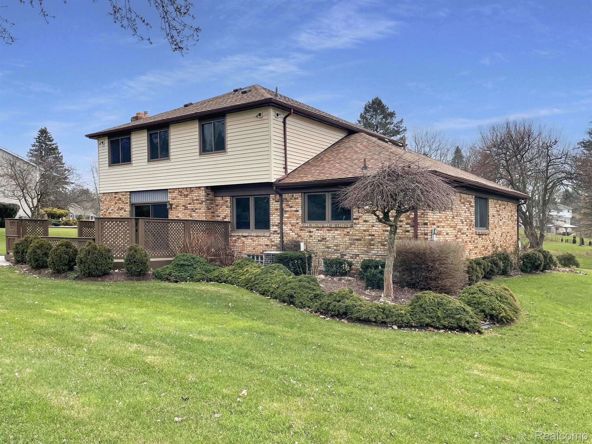 5009 Aintree Road Rochester, MI 48306 - Photo 4 of 41 Nicely landscaped