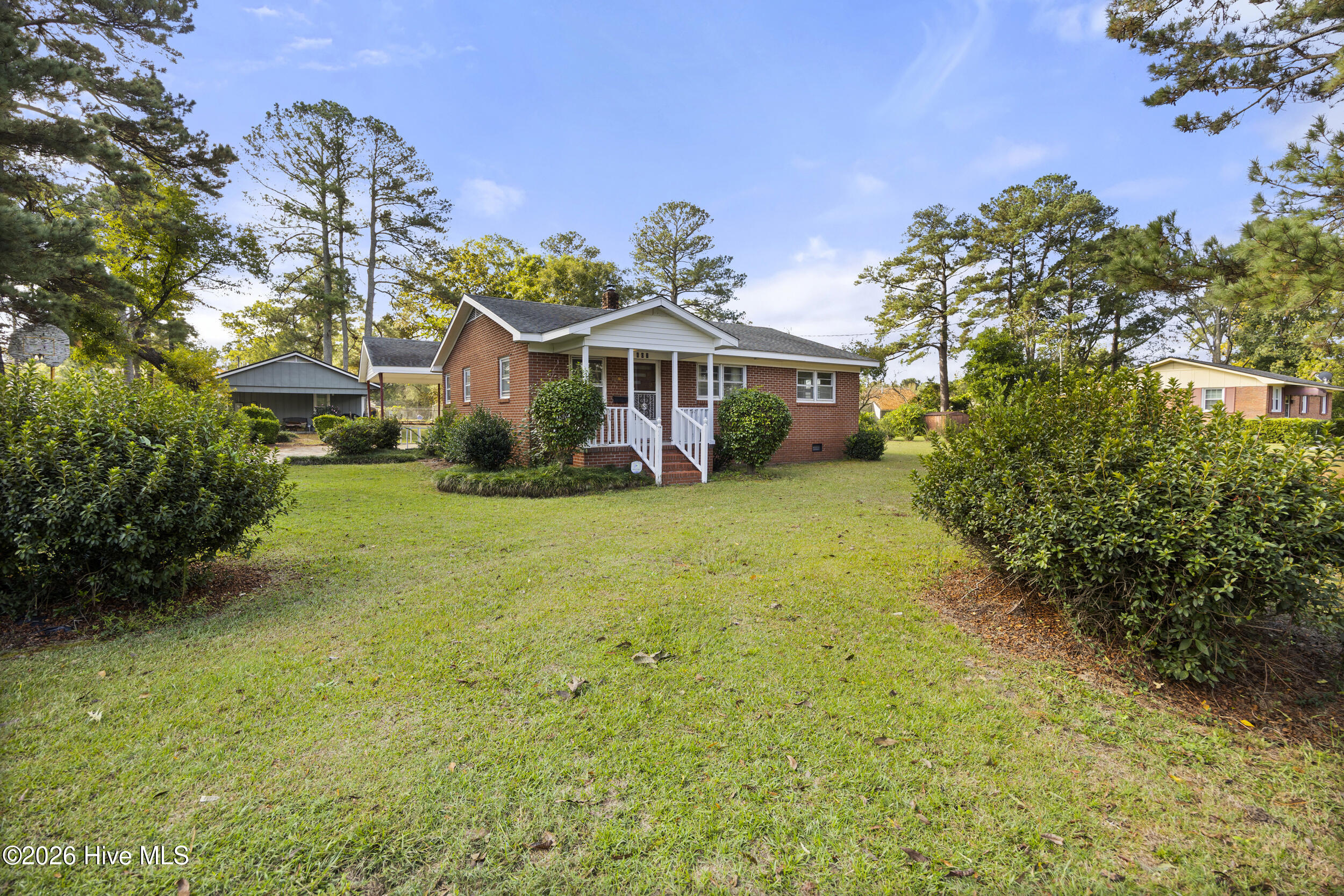 601 Winfrey Street Clinton, NC 28328 - Photo 2 of 33 Image 02