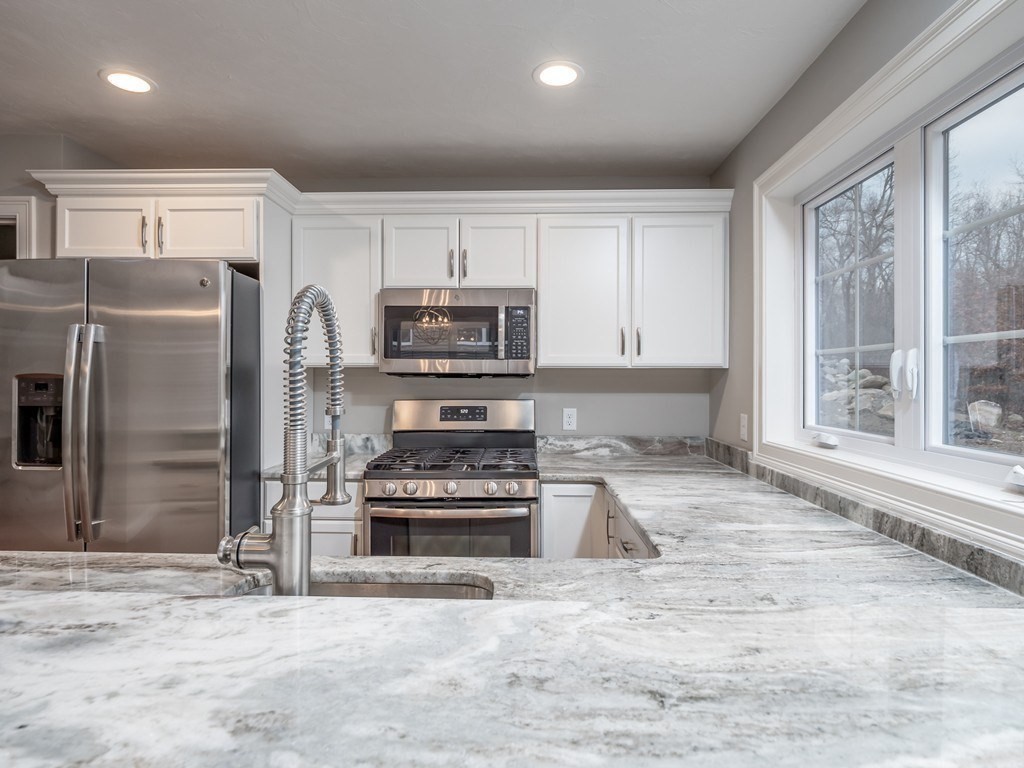 23 Burncoat Heights Worcester, MA 01606 - Photo 5 of 40