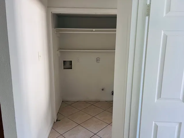 a view of utility room