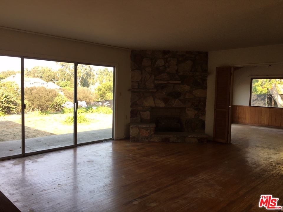 6856 Wildlife Road Malibu, CA 90265 - Photo 5 of 9