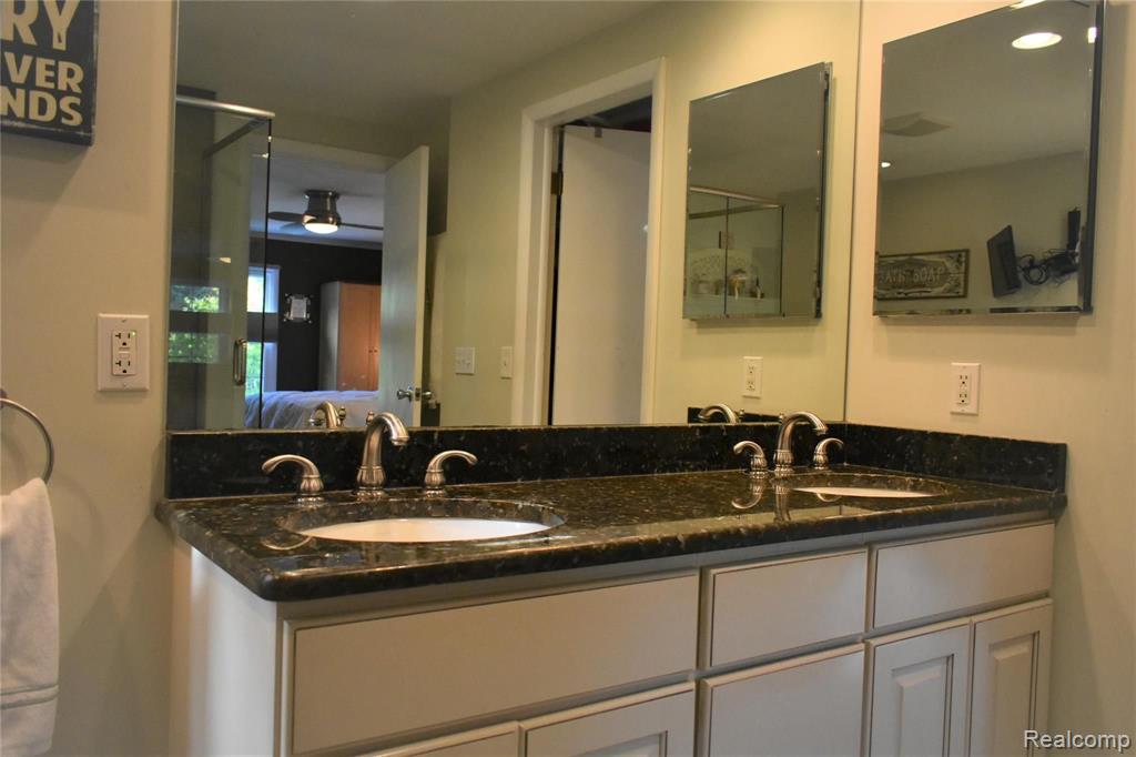 31161 Old Stage Road Beverly Hills, MI 48025 - Photo 27 of 32
