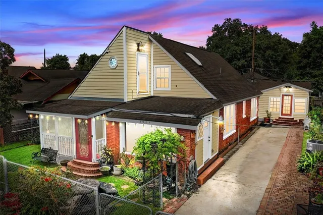 $800 | 3921 Woodleigh Street, Unit 3, Houston, TX 77023