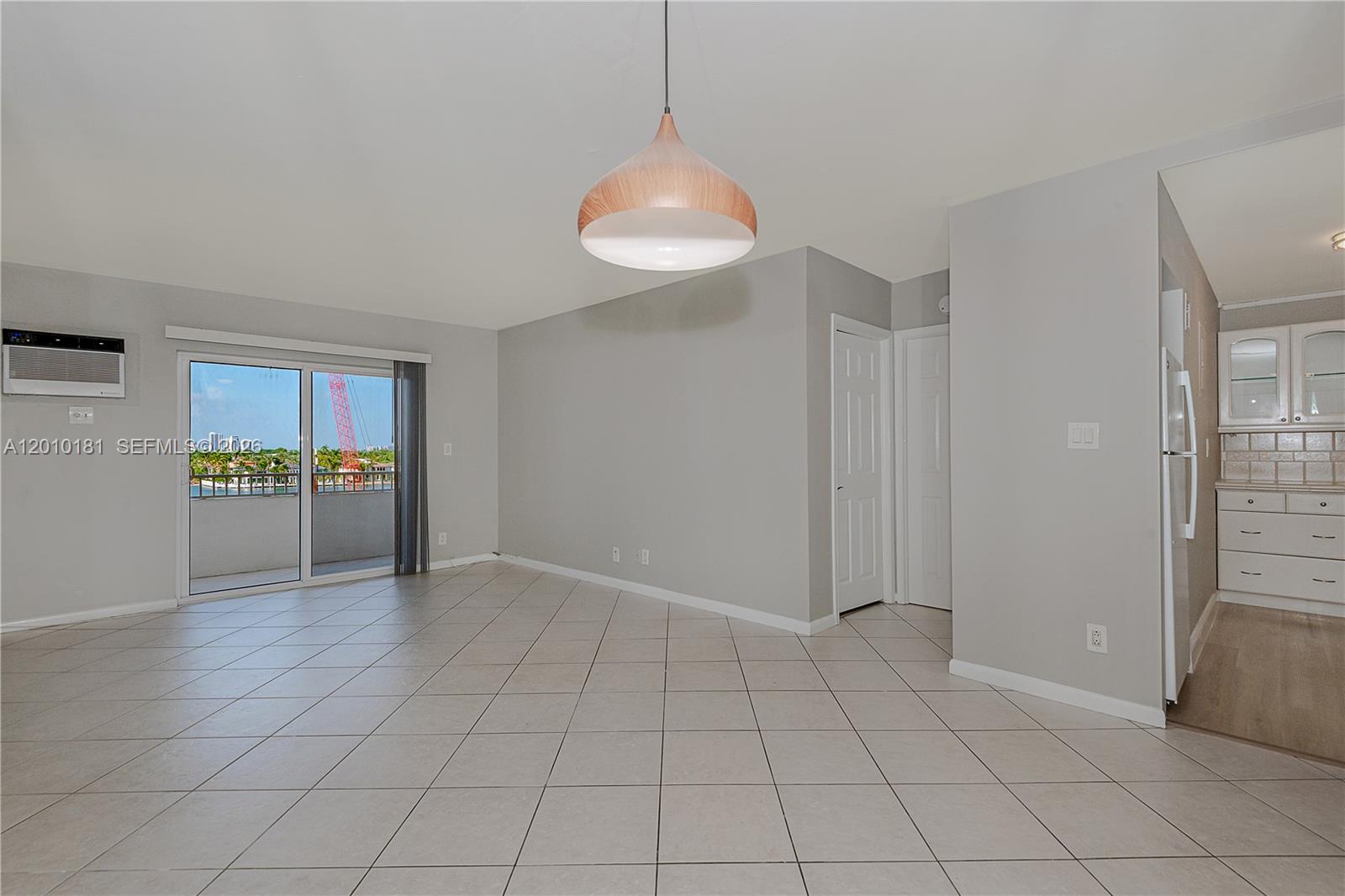 200 South Birch Road, Unit 604 Fort Lauderdale, FL 33316 - Photo 10 of 35 a view of an empty room and window