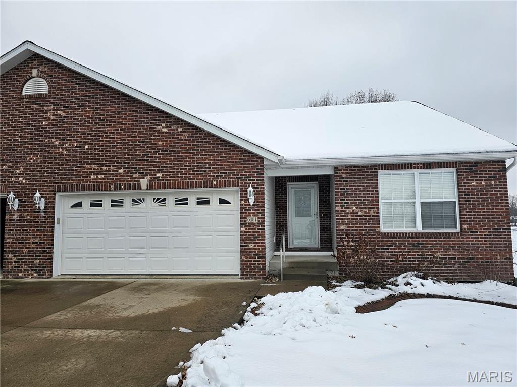 601 Elizabeth Drive Litchfield, IL 62056 - Photo 2 of 29