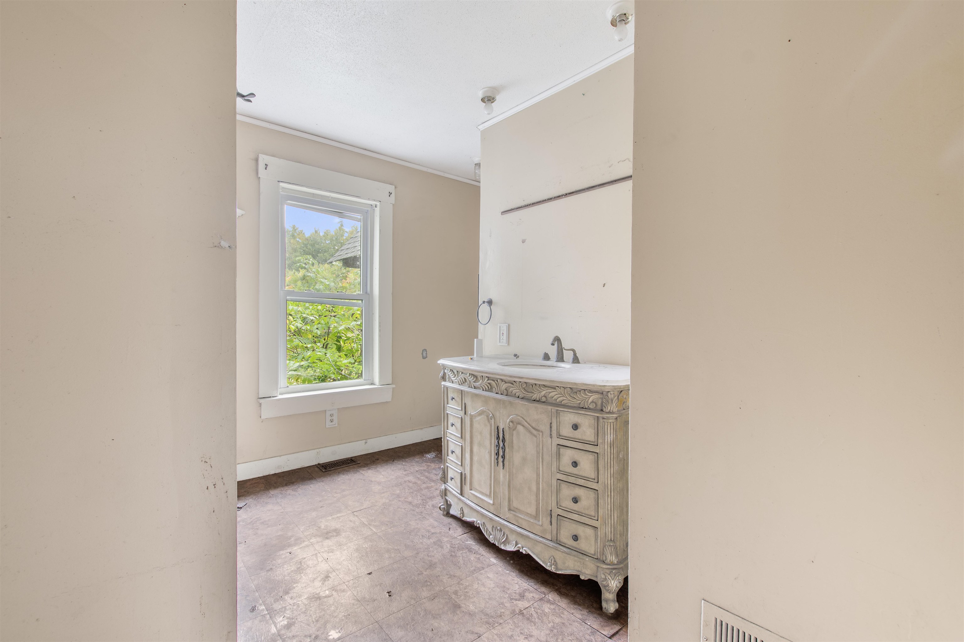 62 Olde Coach Road Claremont, NH 03743 - Photo 15 of 33 Gallery Image 15
