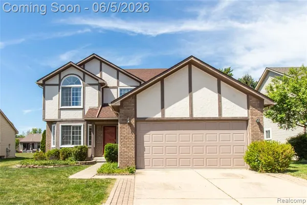 $495,000 | 141 Woodslee Drive, Troy, MI 48083