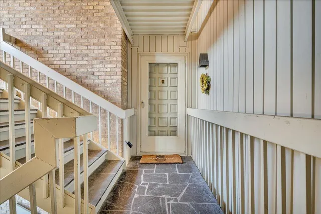 a view of entryway with an outdoor space