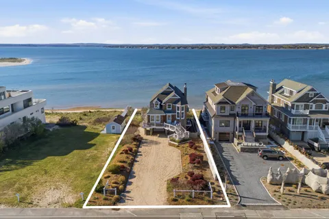 $4,750,000 | 688 Dune Road, West Hampton Dunes, NY 11978