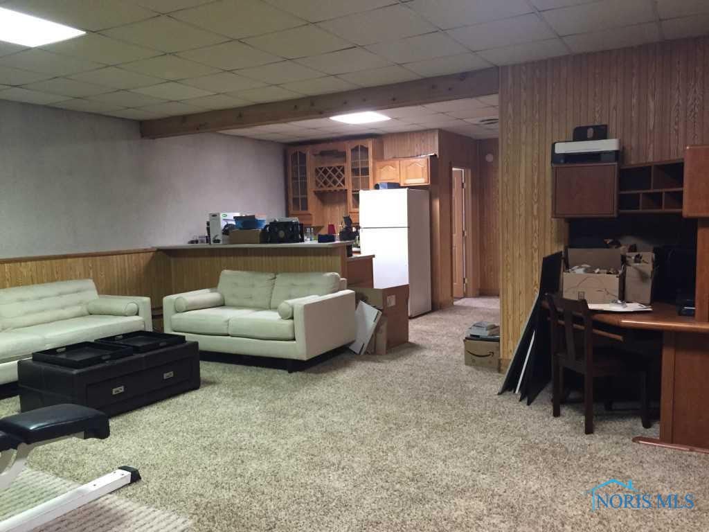 23312 Breckler Road Defiance, OH 43512 - Photo 9 of 16 Great Room.