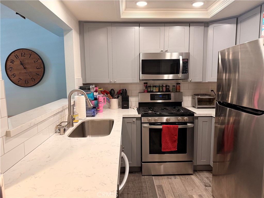 46 Celosia Rancho Santa Margarita, CA 92688 - Photo 4 of 39 Upgraded kitchen.