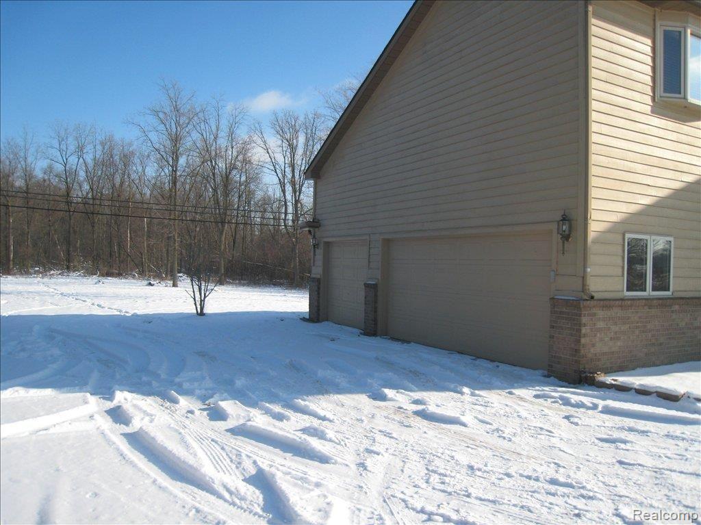 19795 Meridian Road Grosse Ile, MI 48138 - Photo 15 of 17 3 CAR SIDE ENTRY
