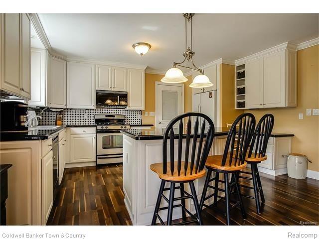 2693 Dutcher Road Howell, MI 48843 - Photo 10 of 39 GetMedia-9.jpg