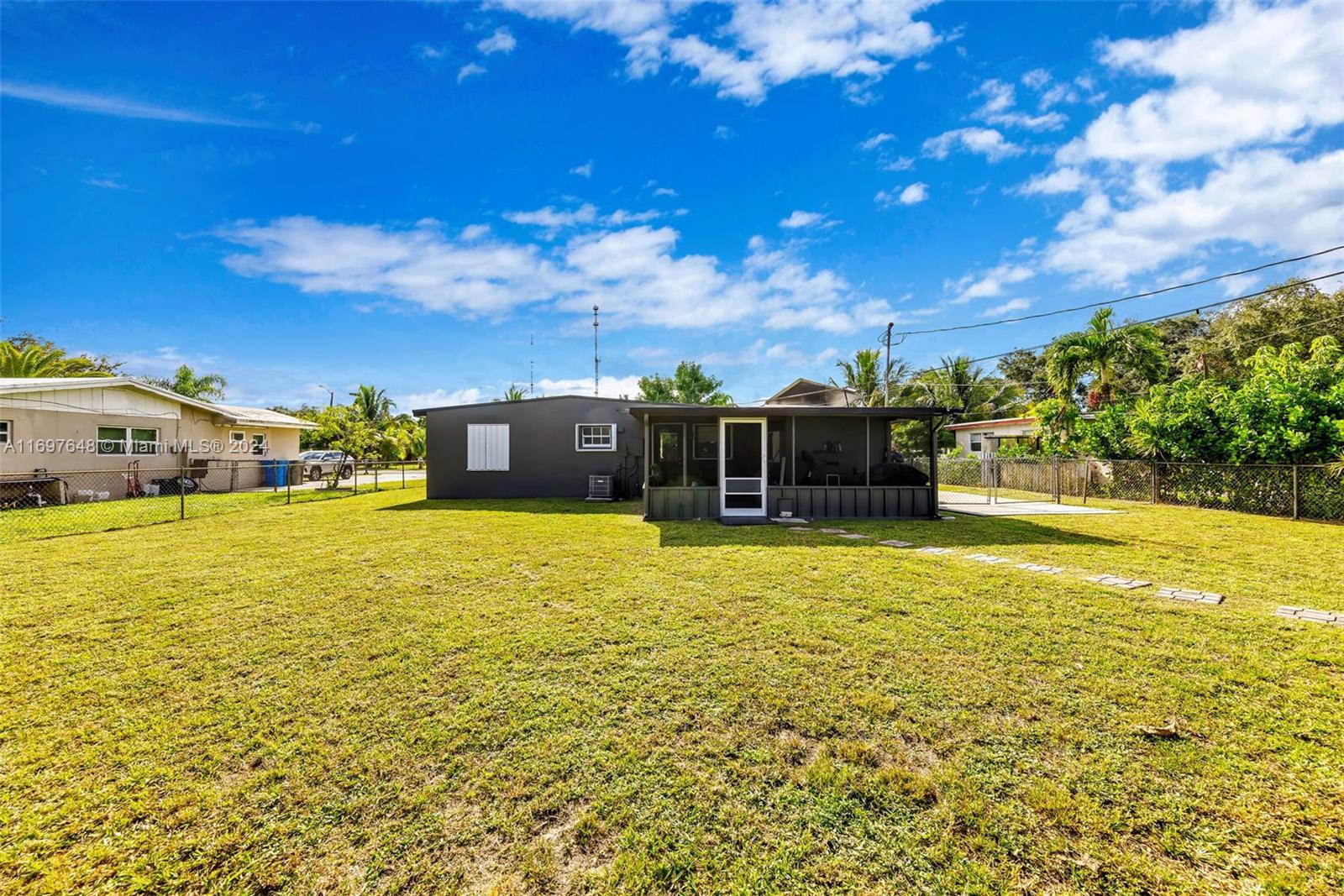 107 Thomas Road West Park, FL 33023 - Photo 22 of 27 Gallery Image 22