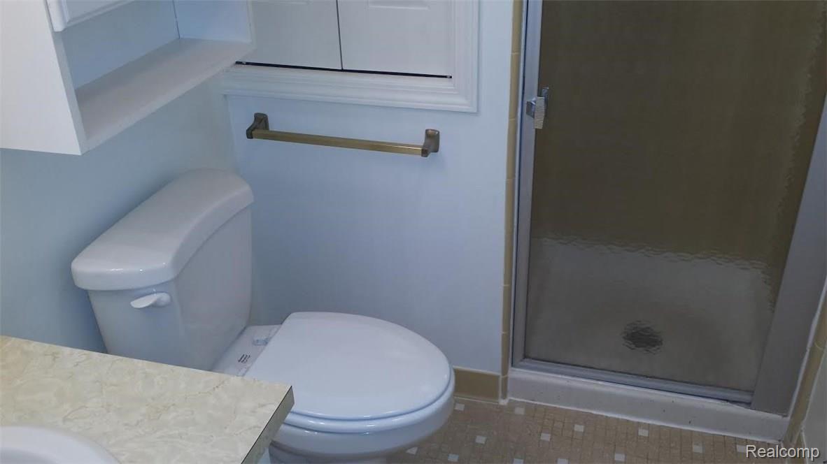 1875 Allenway Court, Unit 93 Rochester, MI 48309 - Photo 13 of 19 bath master.jpg