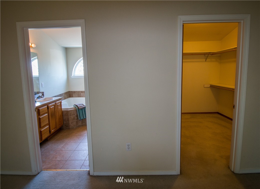 5929 Cherokee Loop Southeast Lacey, WA 98513 - Photo 11 of 25 Gallery Image 11