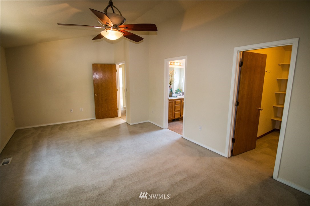 5929 Cherokee Loop Southeast Lacey, WA 98513 - Photo 12 of 25 Gallery Image 12