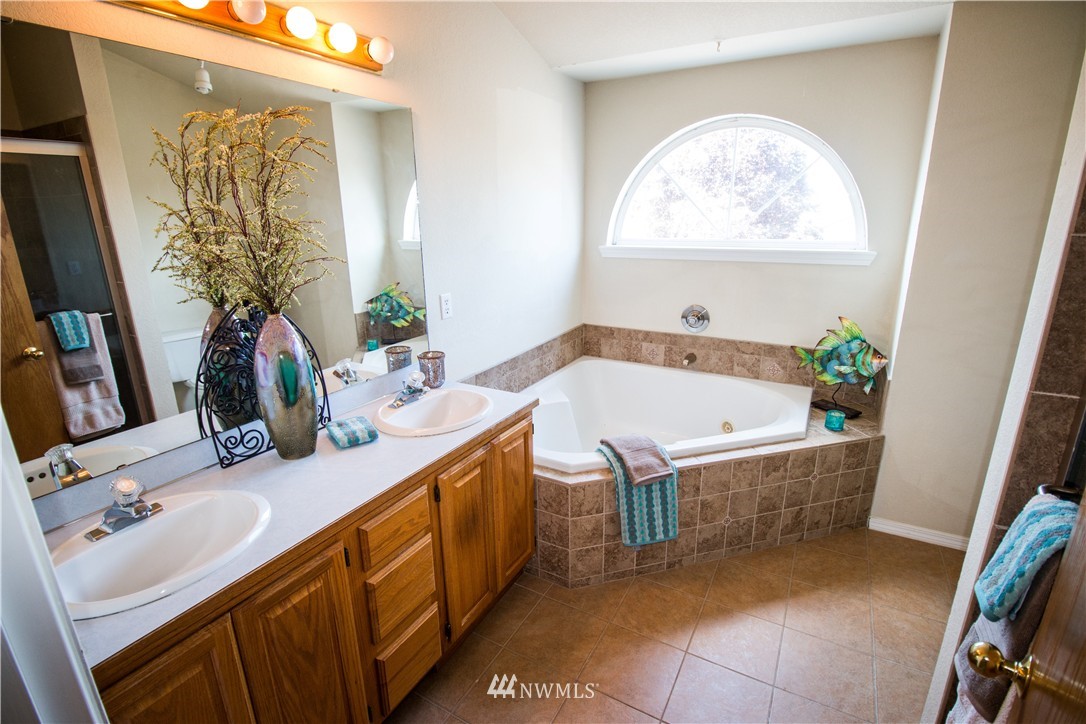 5929 Cherokee Loop Southeast Lacey, WA 98513 - Photo 13 of 25 Gallery Image 13