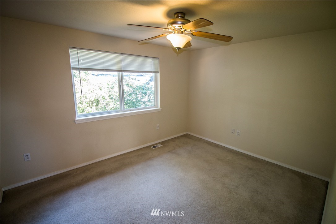 5929 Cherokee Loop Southeast Lacey, WA 98513 - Photo 15 of 25 Gallery Image 15