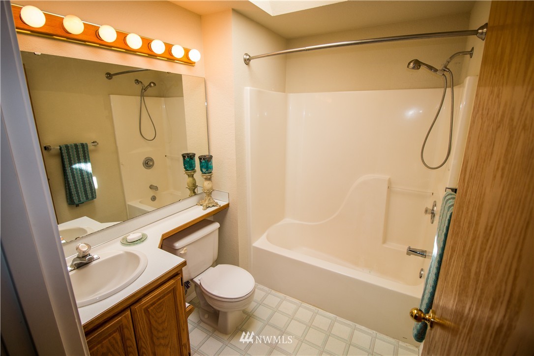 5929 Cherokee Loop Southeast Lacey, WA 98513 - Photo 16 of 25 Gallery Image 16