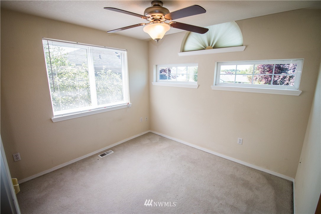 5929 Cherokee Loop Southeast Lacey, WA 98513 - Photo 19 of 25 Gallery Image 19