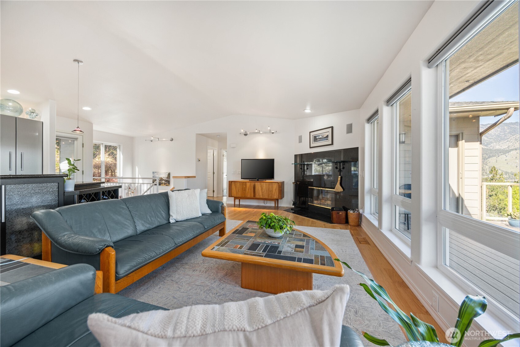 7379 Ridgeview Drive Chelan, WA 98816 - Photo 11 of 40