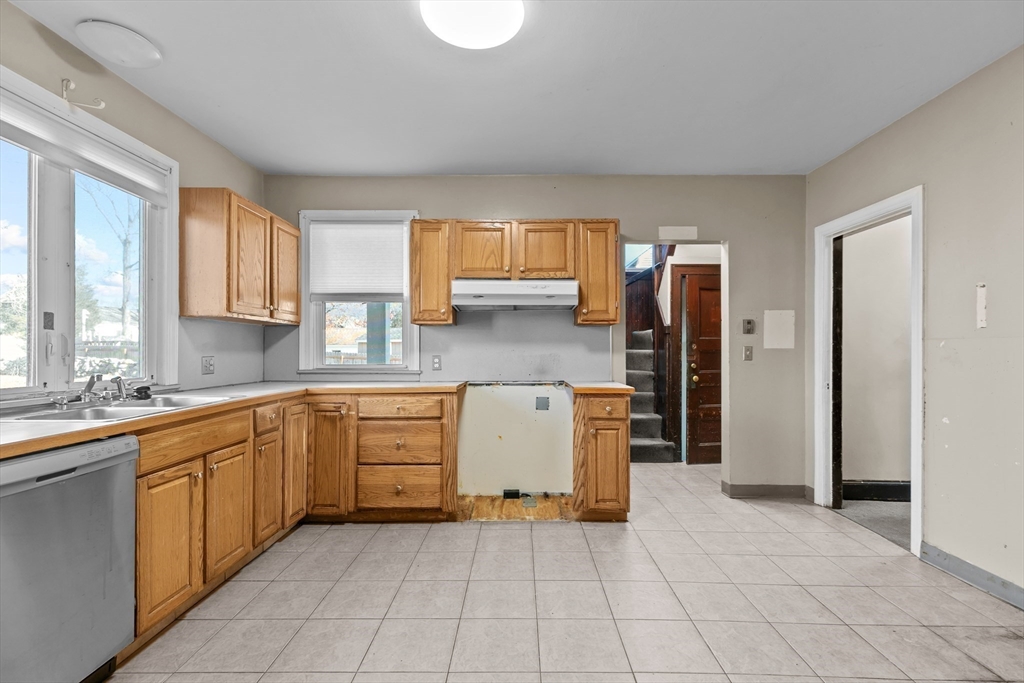 606 New Boston Road Fall River, MA 02720 - Photo 12 of 41 Gallery Image 12