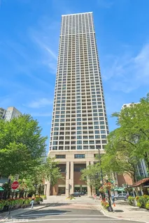 $2,350 | 1030 North State Street, Unit 6F, Chicago, IL 60610