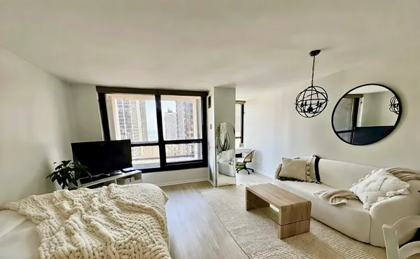 $2,350 | 1030 North State Street, Unit 6F, Chicago, IL 60610