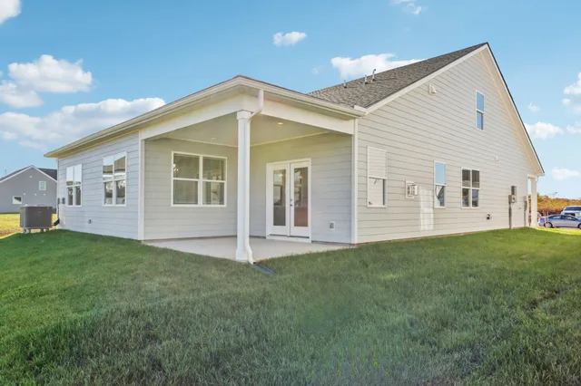 a view of a house with backyard